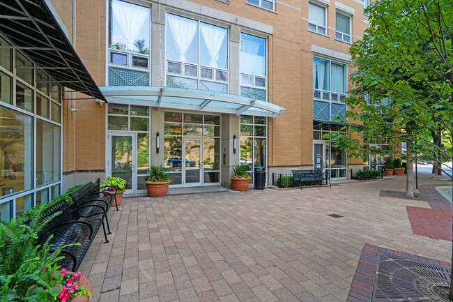 Foto del edificio - 1640 Maple Ave