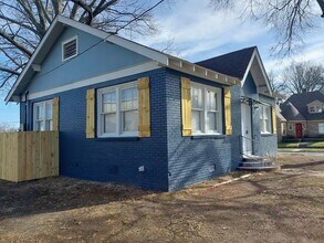 Building Photo - 1500 Maple St