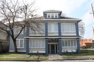 Building Photo - 19 Hyde Park Blvd