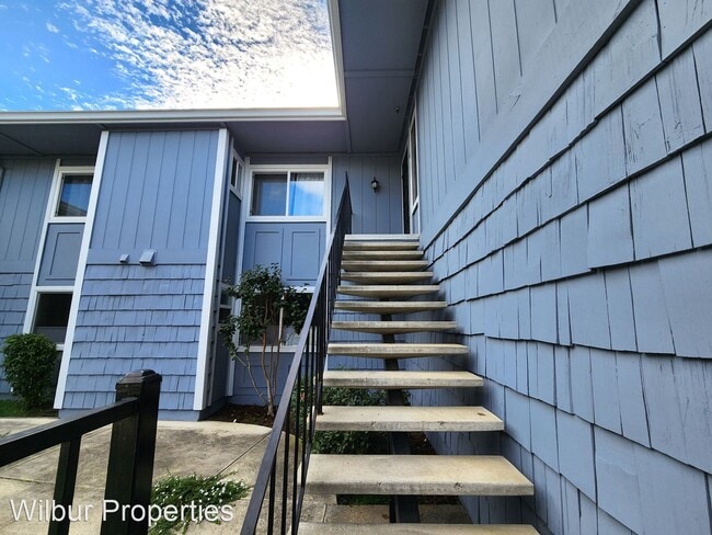 Building Photo - 2 br, 2 bath House - 480 Lassen Street - #6