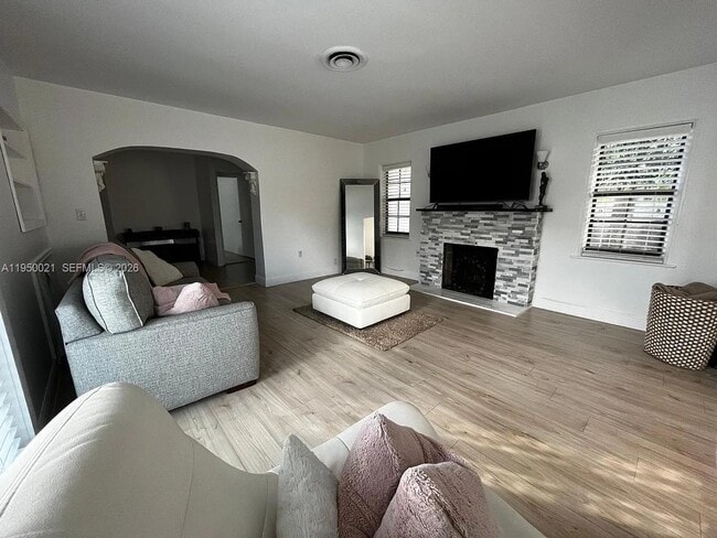 Building Photo - 2049 SW 60th Ct