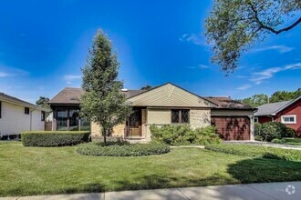 Building Photo - 828 N Fernandez Ave