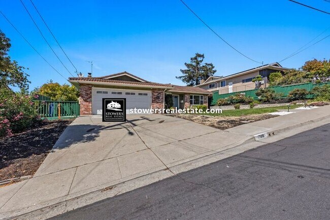Building Photo - 906 Hawthorne Dr