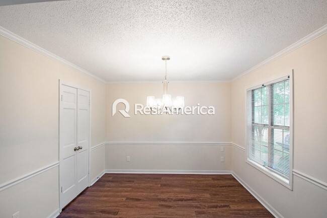 Building Photo - Newly Renovated 5/3 in Wonderful Bartlett ...