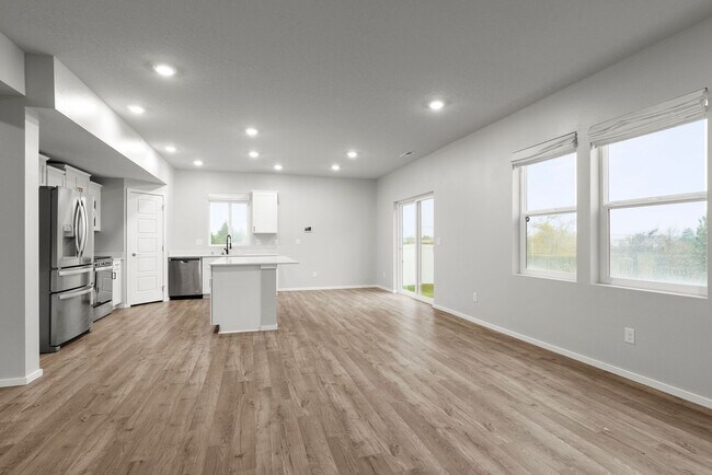 Building Photo - Newer Construction Home in Upriver Drive N...