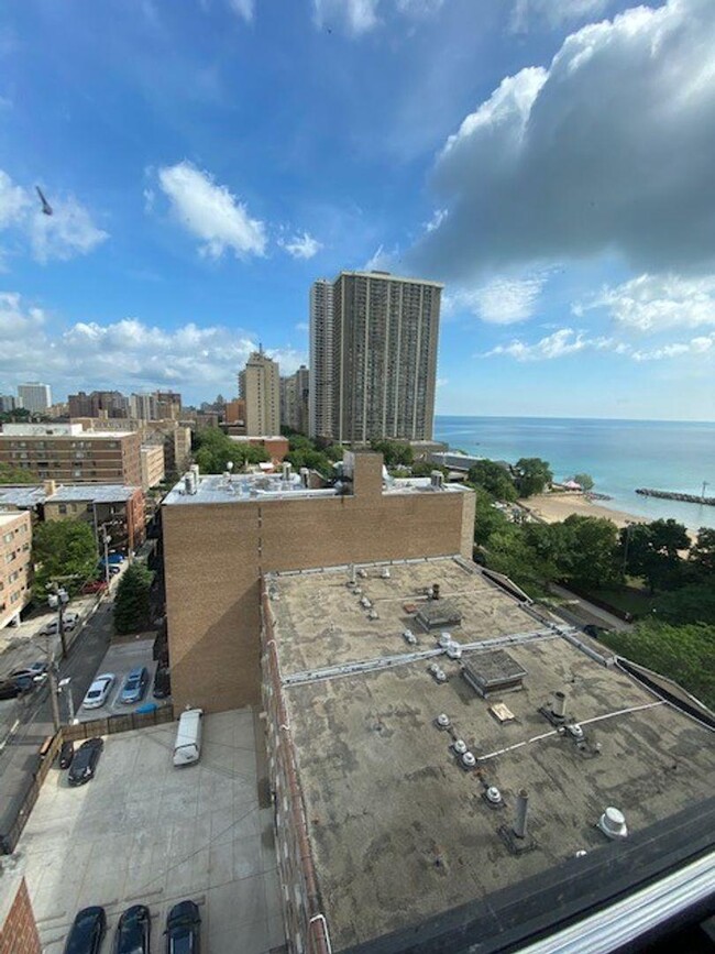 Foto del edificio - 0 bedroom in Chicago IL 60660