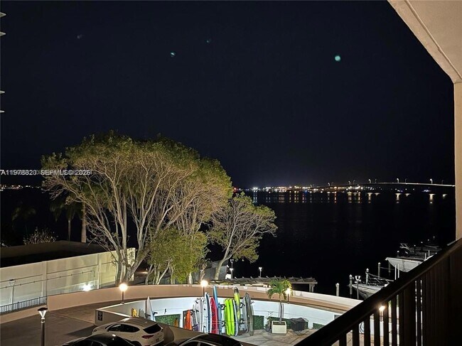 Foto del edificio - 1865 Brickell Ave