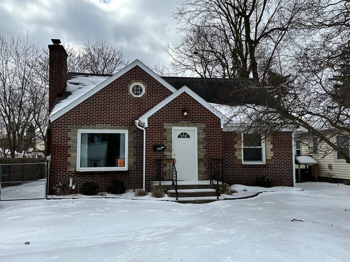 Primary Photo - Great SW Side Updated 3 Bedroom Home!