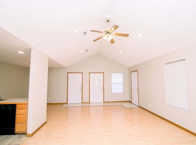 Building Photo - 609 Doe Run