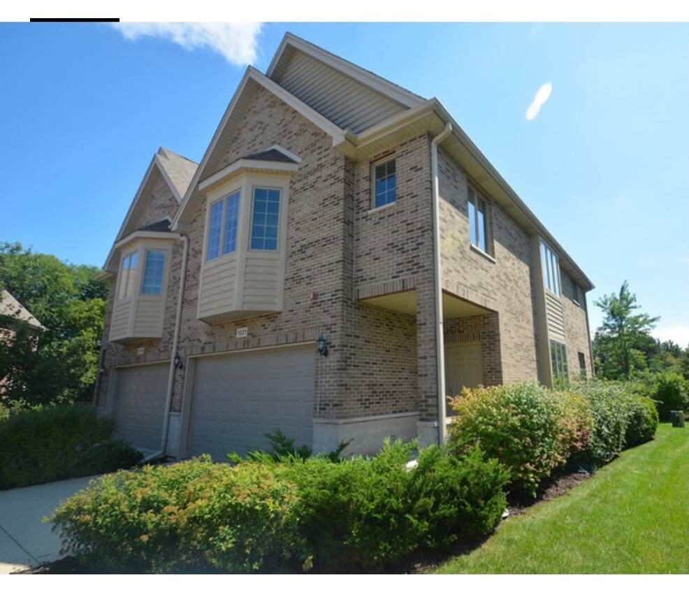 Primary Photo - 1521 Stonegate Manor