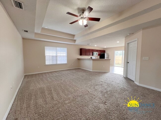 Building Photo - Inviting 3 Bedroom Home in Crestview!