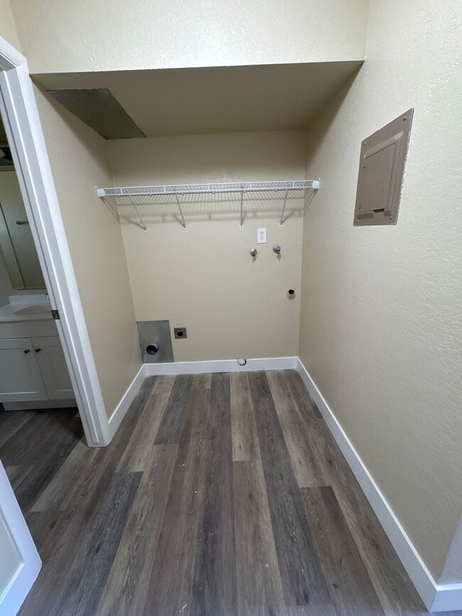 Building Photo - 609 N 200 W