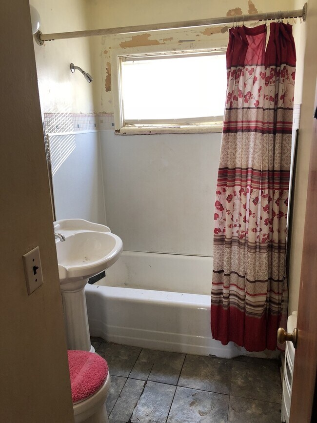 Foto del edificio - 3 bdrm w/garage