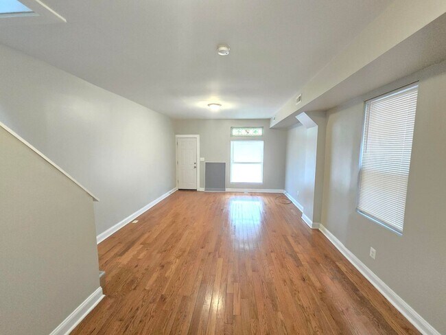 Foto del edificio - Spacious 3 bedroom 2.5 bathroom Town Home ...