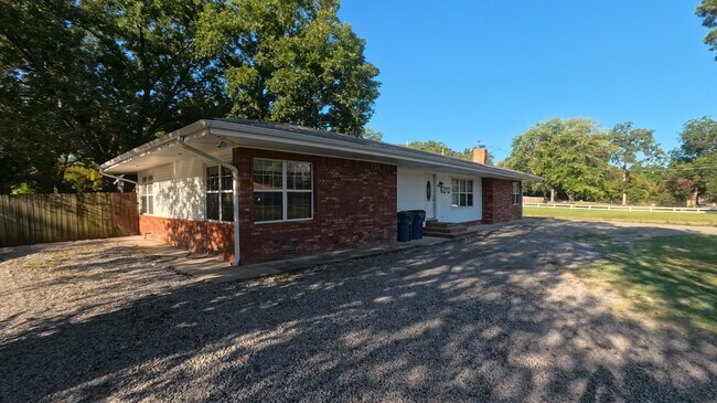 Building Photo - 6212 Free Ferry Rd