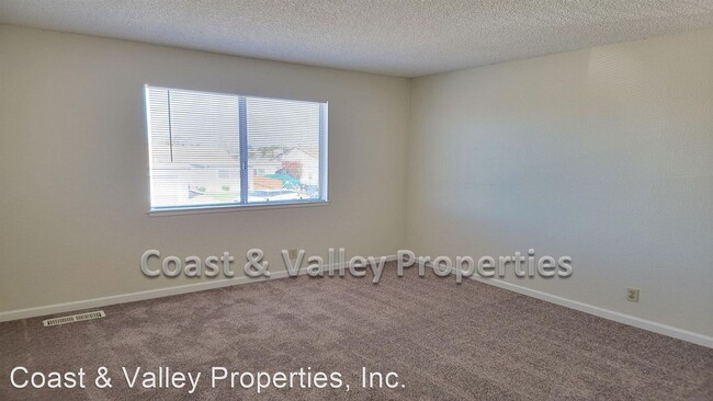 Building Photo - 3 br, 2 bath House - 1549 Ebro Cr.