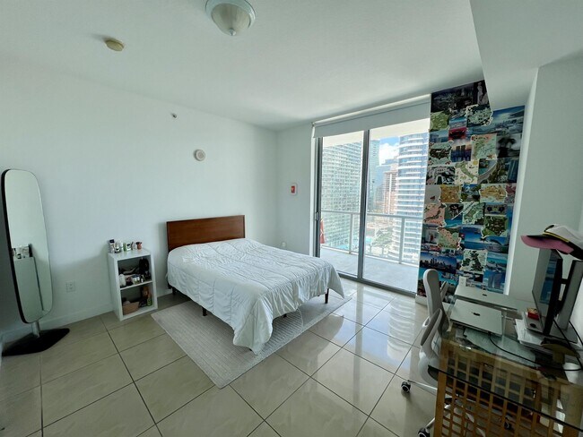 Foto del edificio - 79 SW 12th St