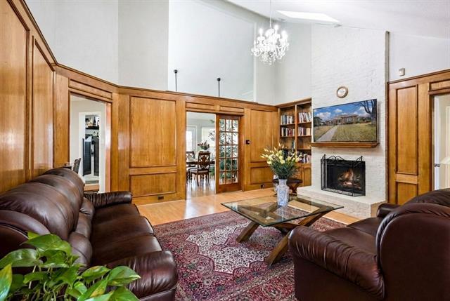 Foto del edificio - 2522 Crestedge Dr