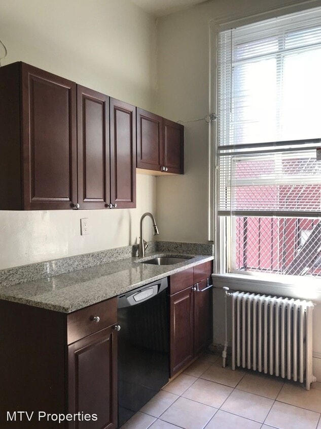 Primary Photo - 10 E Biddle St