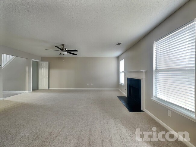 Foto del edificio - 4928 Bryant Dr