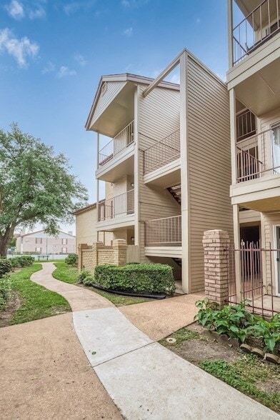 Building Photo - 2120 El Paseo St
