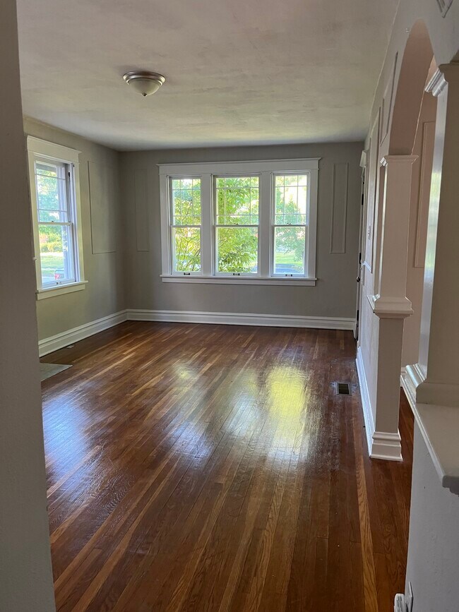 Living room - 6912 Marquette Ave