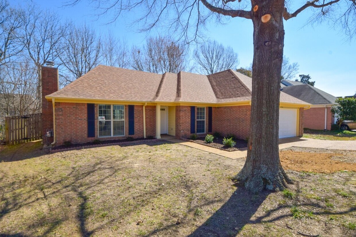 Foto principal - UPDATED 3 bed, 2 bath home near S. Germant...