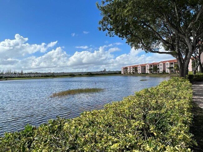 Foto del edificio - 6740 NW 114th Ave