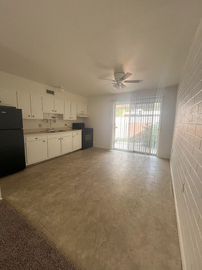 Building Photo - Great townhome in 55 and Older community!