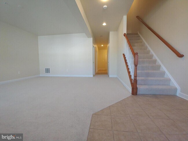 Building Photo - 8007 Sport View Rd