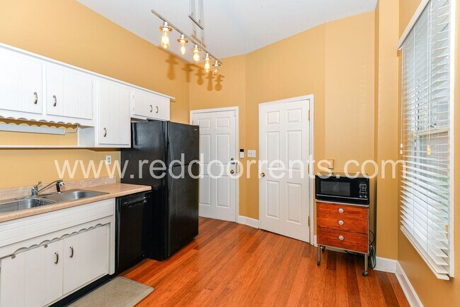 Foto del edificio - 1332 N College Ave