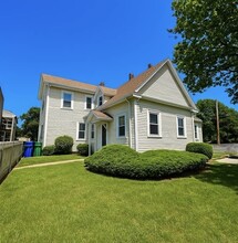 Building Photo - 284 Melrose St