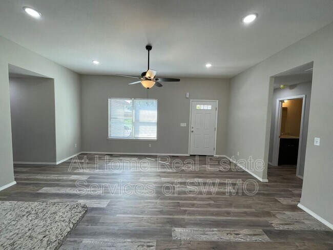 Building Photo - 3921 W Linwood St