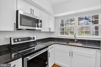 Building Photo - 7753 Inversham Dr