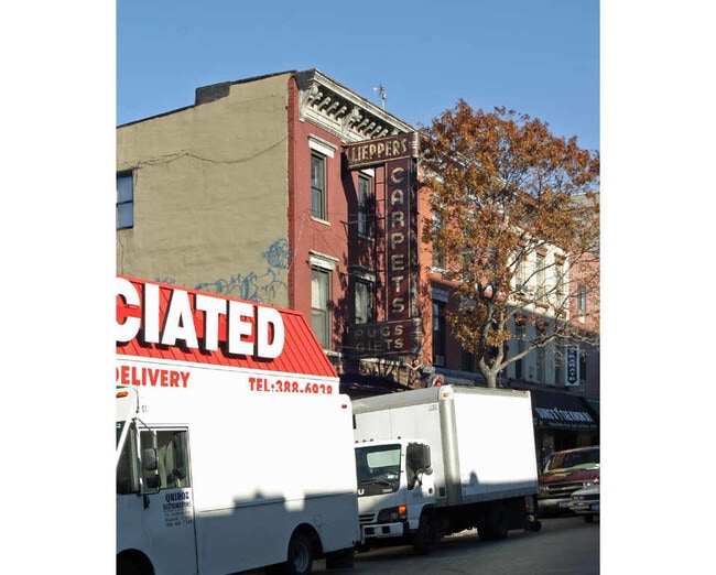 Foto del edificio - 647 Grand St