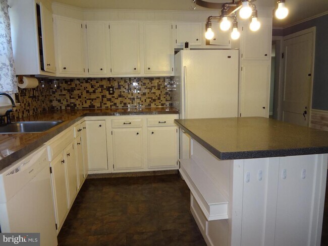 Foto del edificio - 533 Hillcrest Pl