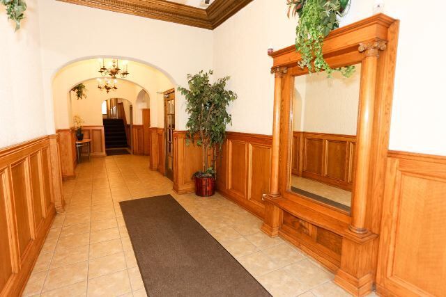 Foto del edificio - 653 W Belmont Ave