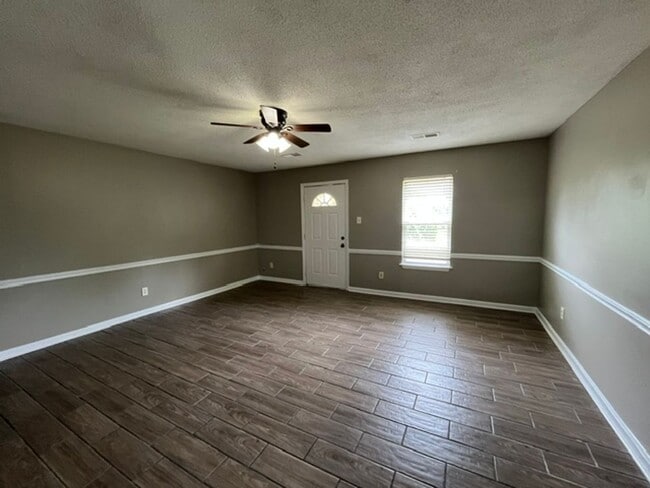 Building Photo - Renovated 3 Bedroom 2 Bath Home for Rent!!