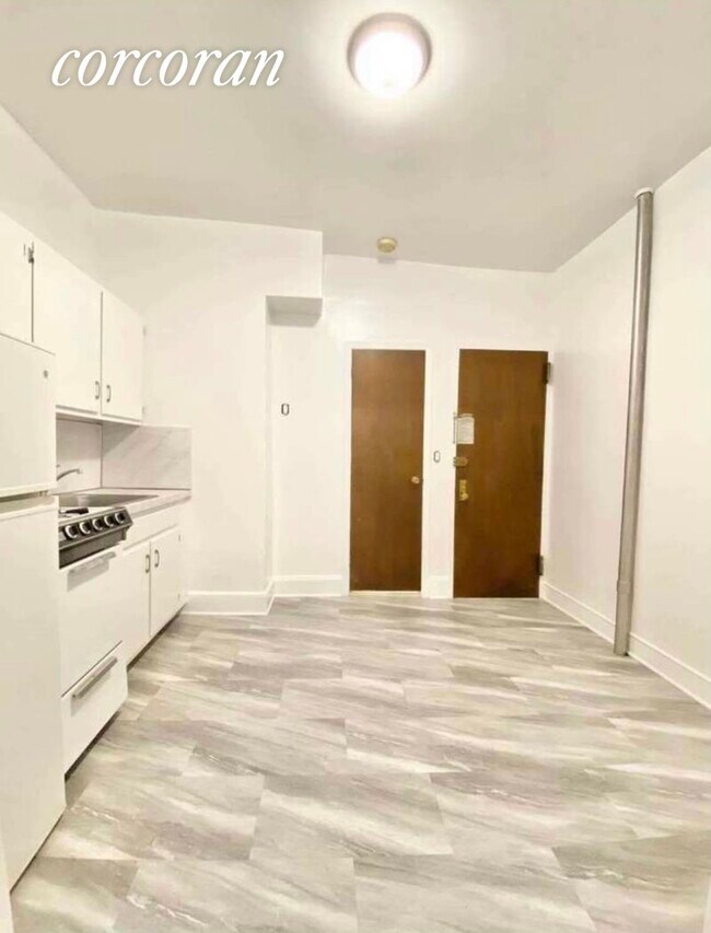 Building Photo - 344 E 76th St