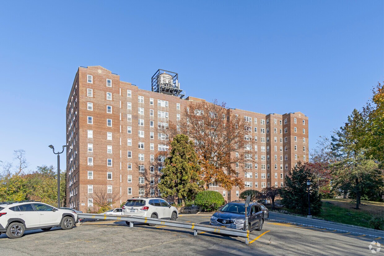 Primary Photo - Knolls Crescent