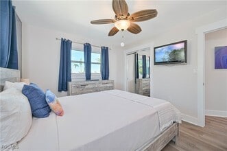 Building Photo - 2868 Sanibel Blvd