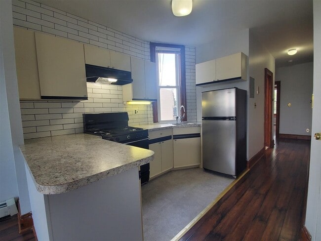 Building Photo - 155 Hopkins Ave