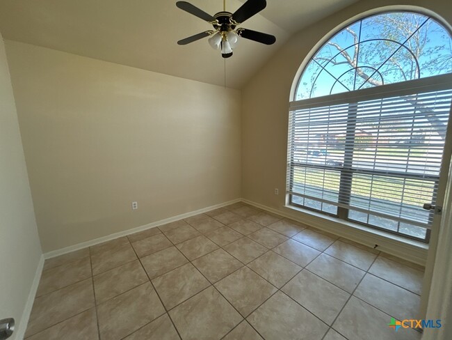 Building Photo - 3906 Lone Oak Dr