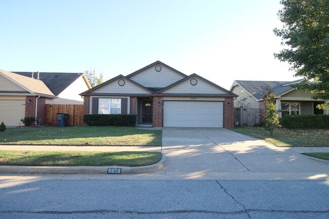 Building Photo - 3 Bed 2 Bath Rental in Bixby!