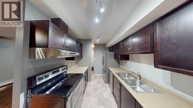 Building Photo - 7201 Poplar Dr