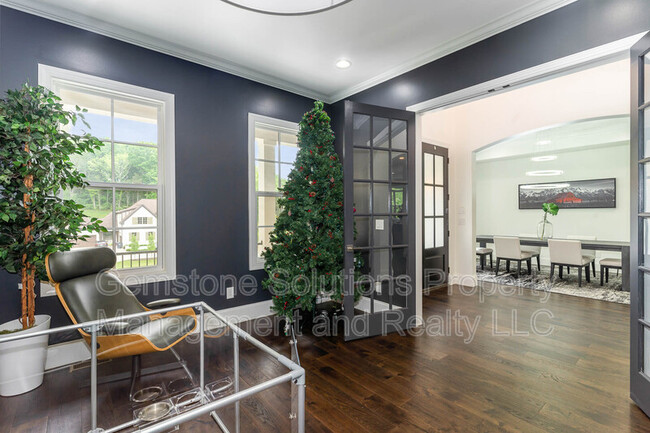 Building Photo - 6343 Wildwood Dr