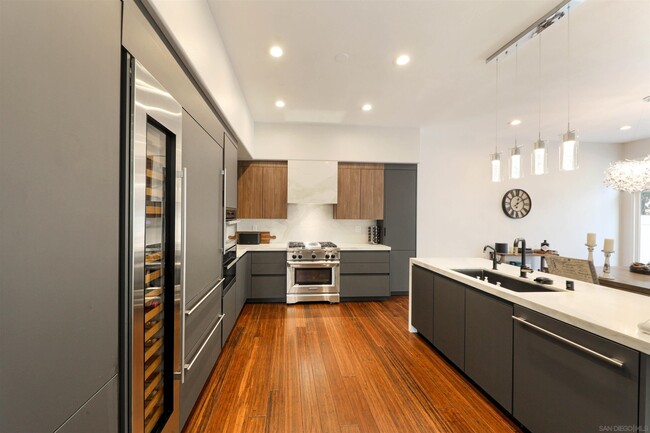 Foto del edificio - 9760 Claiborne Square