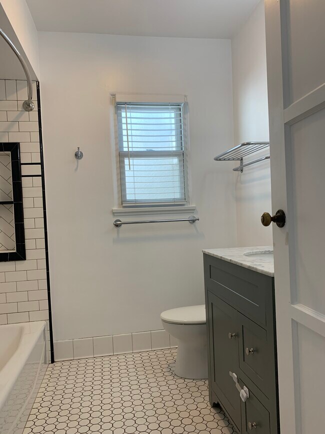 Bath - 903 24th St