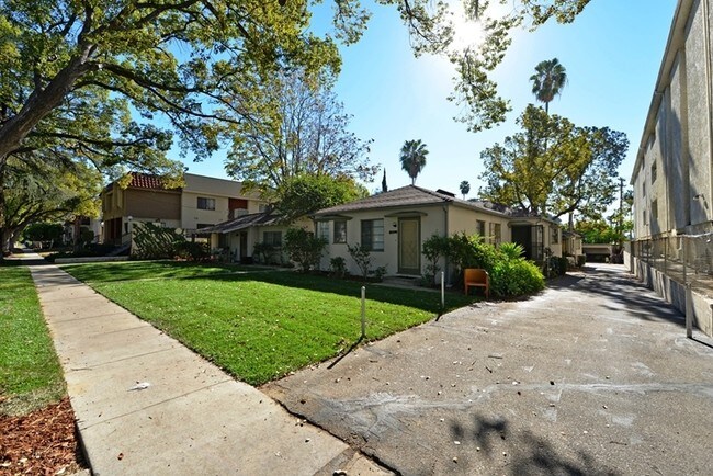 Building Photo - 1430 Rock Glen Ave