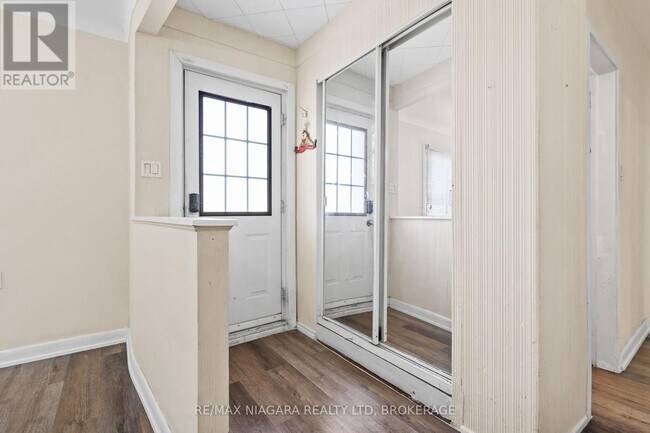 Building Photo - 73 Hillview Rd